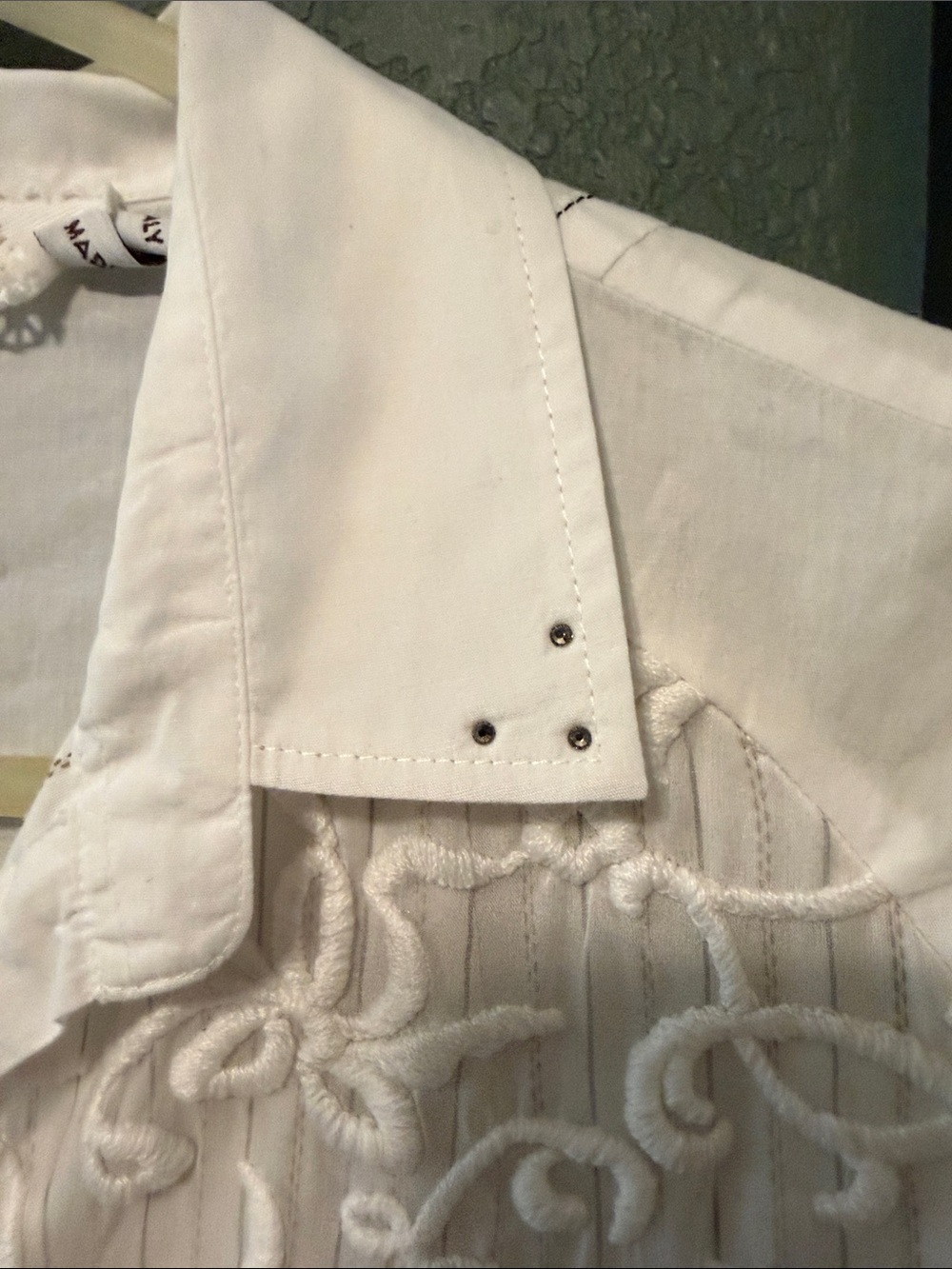 Elisa Cavaletti White Embroidered Cold-Shoulder Button-Down Top - Picture 7 of 8